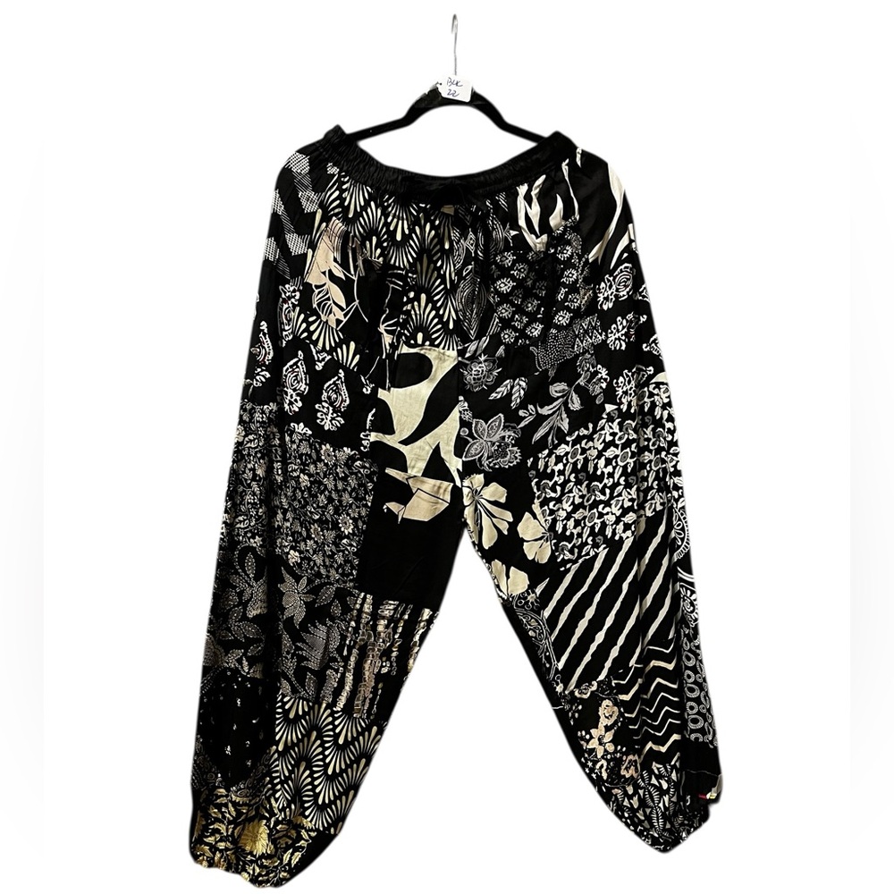 Black #22 NWT 100% rayon patchwork jogger bottom pants